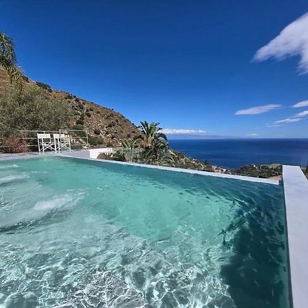 Suite Apartments Branco - Infinity Pool & Sea View - 5 Minuti Dal Centro Taormina Bagian luar foto