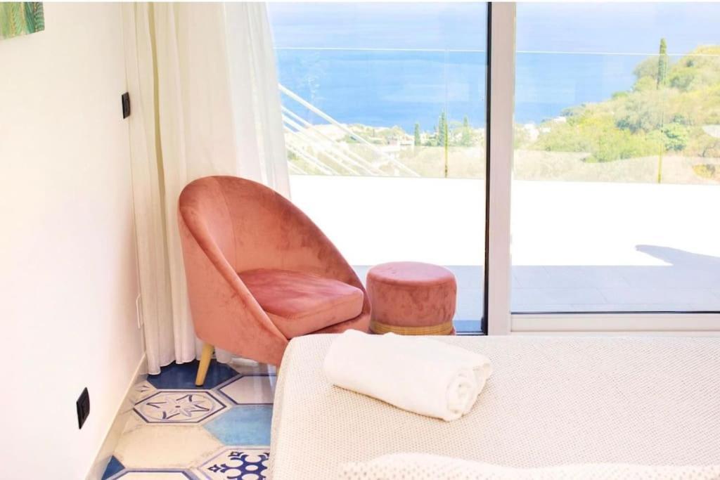 Suite Apartments Branco - Infinity Pool & Sea View - 5 Minuti Dal Centro Taormina Bagian luar foto